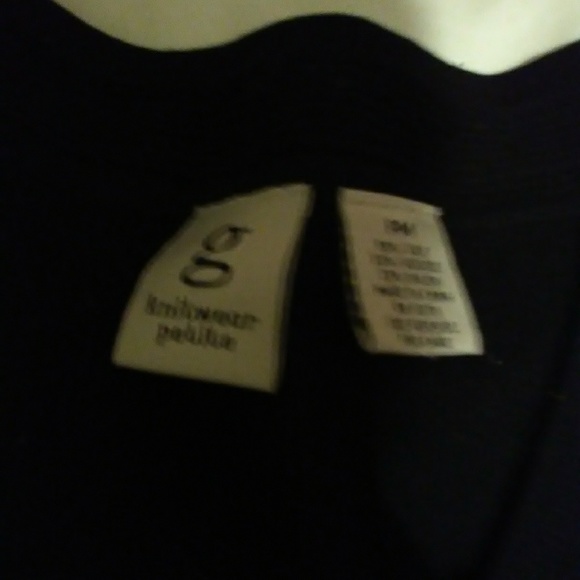 Sweater. Tanktop - Picture 3 of 4